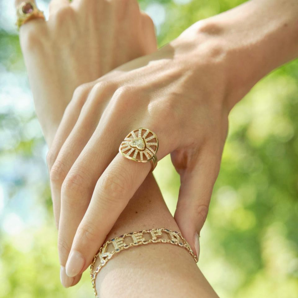 Nesting Ring-Side View